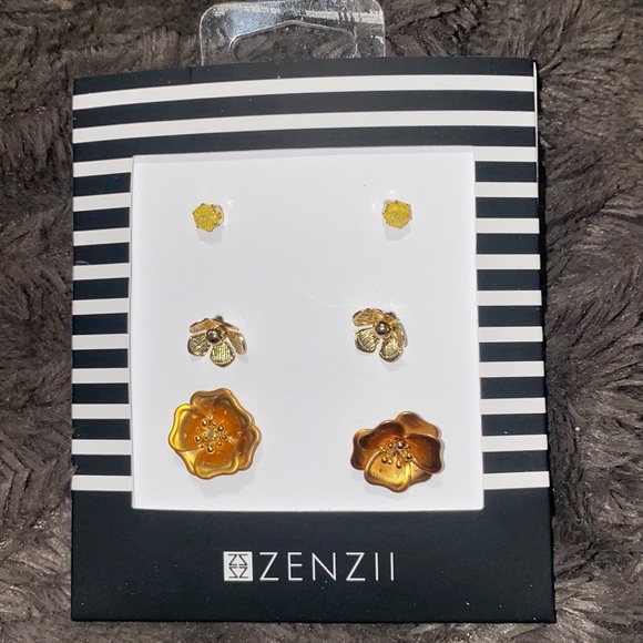 Jewelry - 🦋3 brand new pairs of earrings!